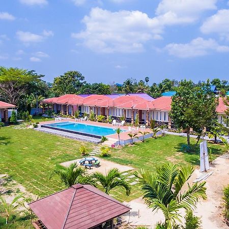 Diane Hotel Phetcsaburi Kültér fotó