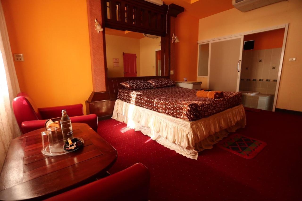 Diane Hotel Phetcsaburi Kültér fotó