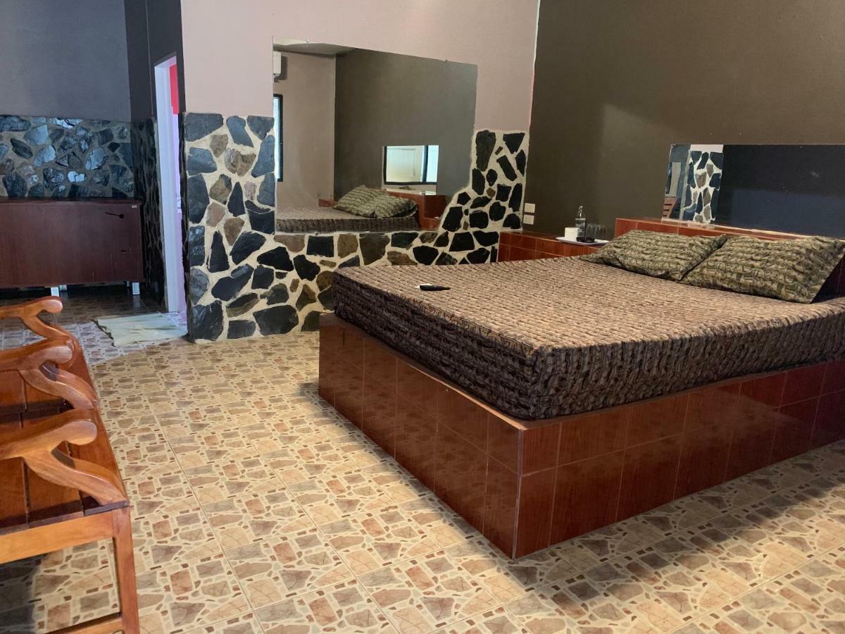 Diane Hotel Phetcsaburi Kültér fotó
